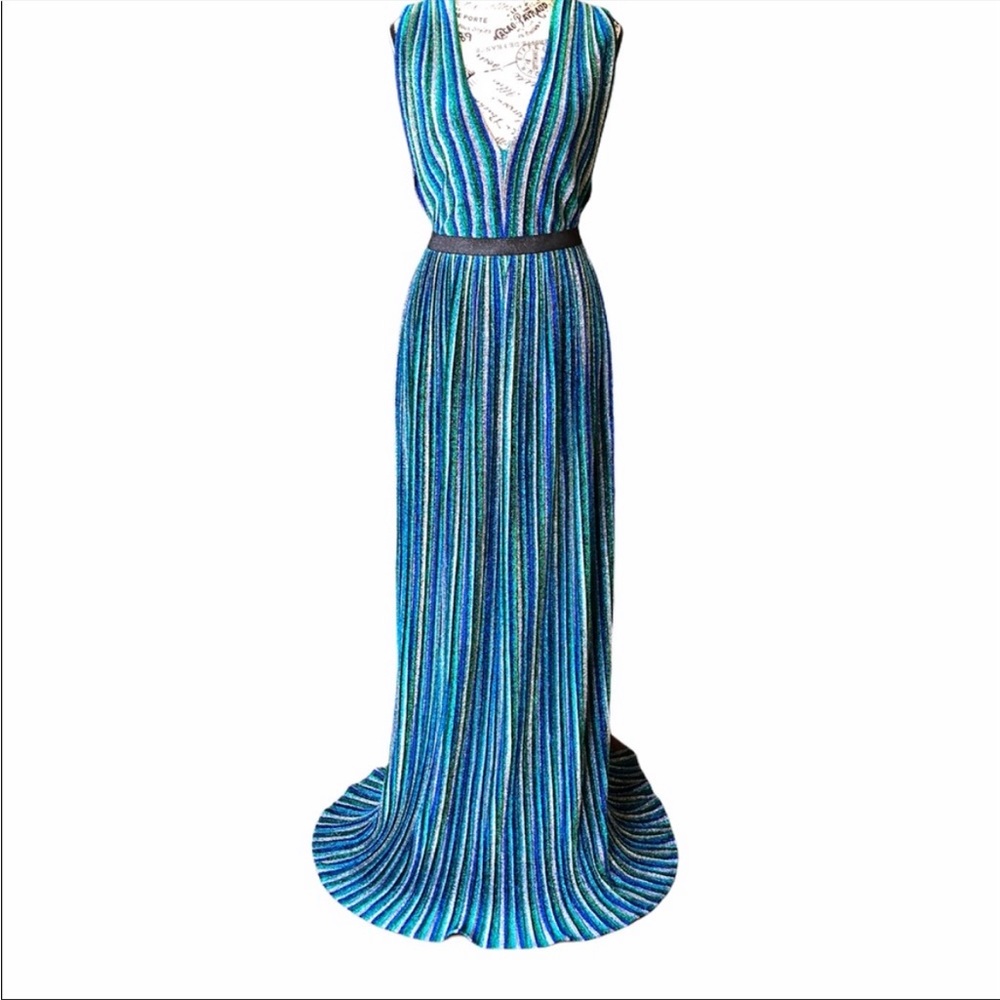 BCBG Dress size large Wore Once - Beautiful Metallic Blues and Greens dress.